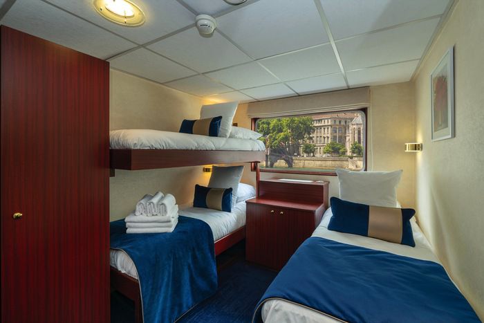 Main Deck 3 Beds CAT. C